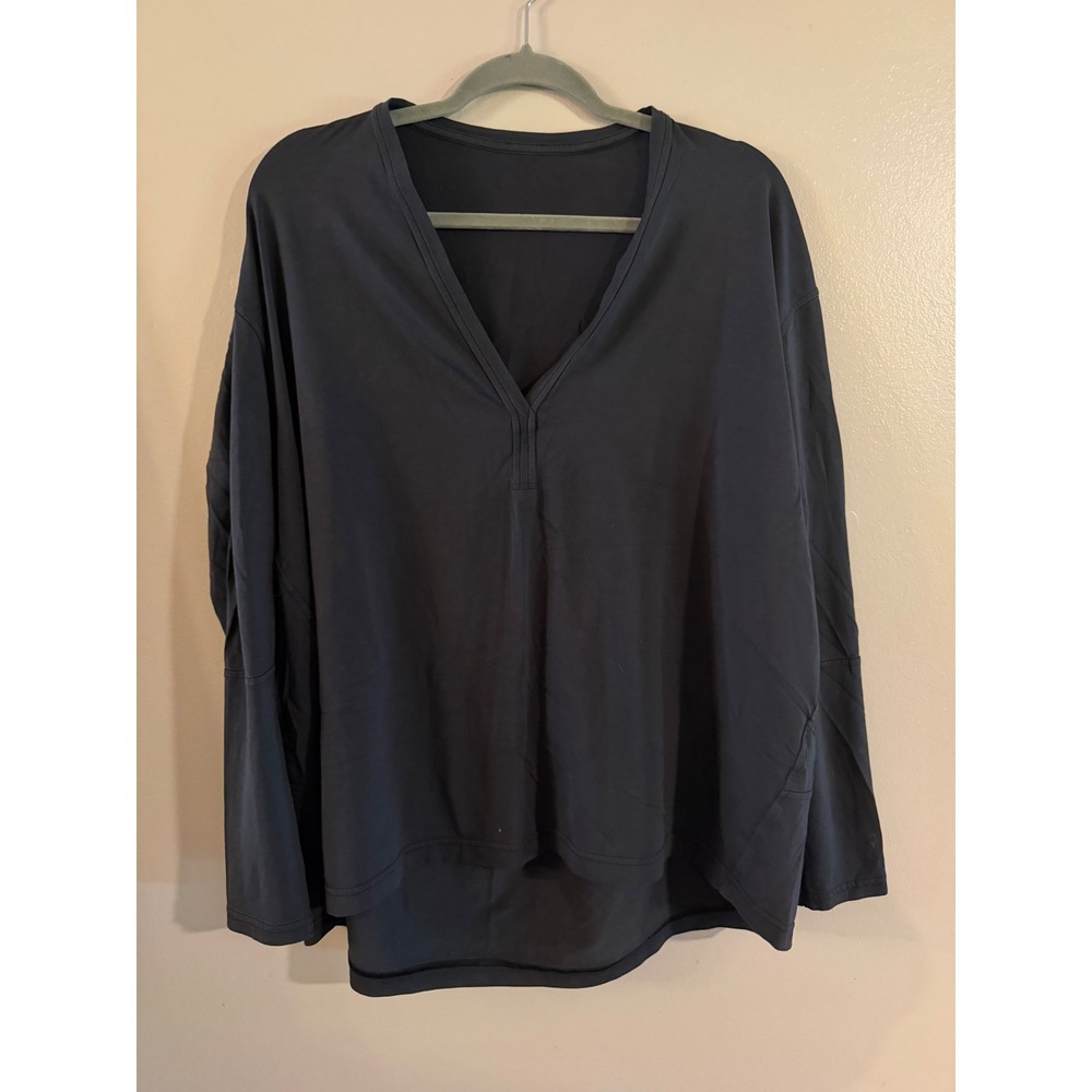 Lululemon Long Sleeve‎ V-Neck Top Gray Black Relaxed Fit Pullover Shirt